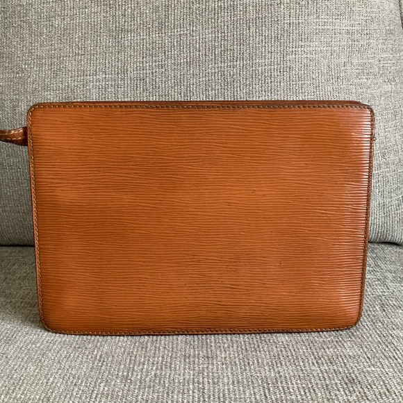 Auth Louis Vuitton Clutch - Picture 2 of 16